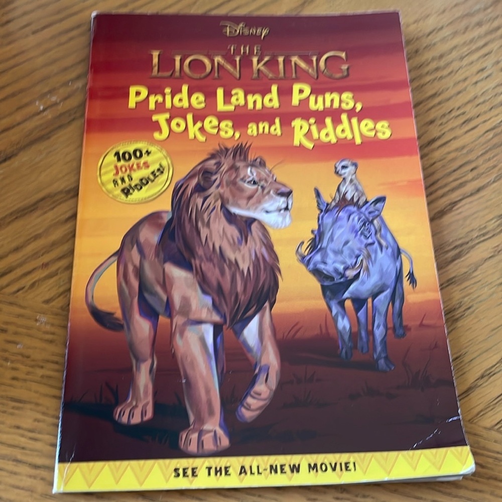 Disney The Lion King Pride Land Puns, Jokes, and Riddles Book